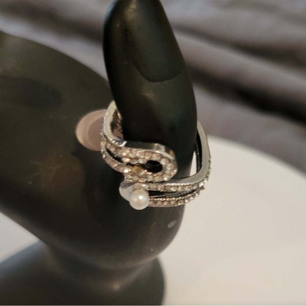 Glamorous Serpentine Silver Plated and White Gemstone Ring with Intricate Design - Picture 4 of 4